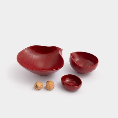 Picture of Big maroon ceramic deformed bowl 1