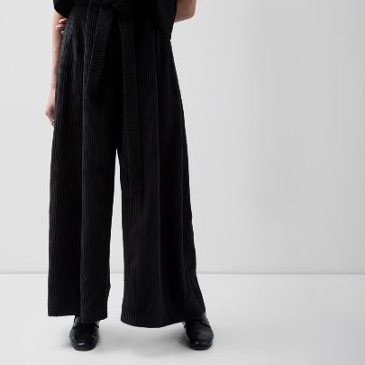 Picture of Black velvet  pants