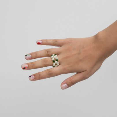 Picture of Pearl ring with green beads