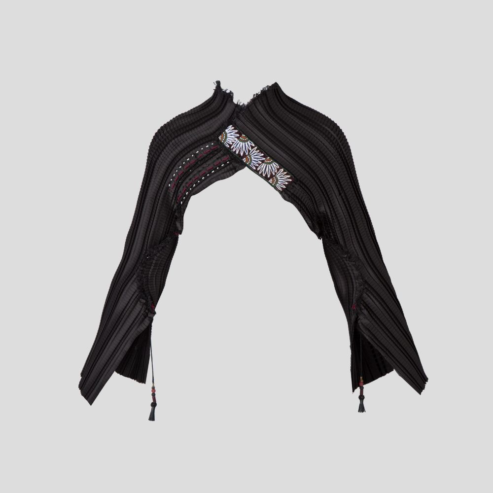 Picture of Black pleated sleeves