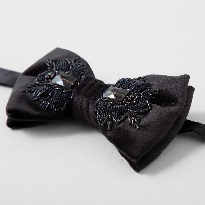 Picture of Classic black embroidered bow tie