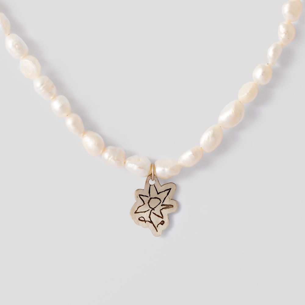 Picture of white flower necklace