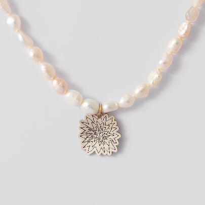 Picture of white flower necklace