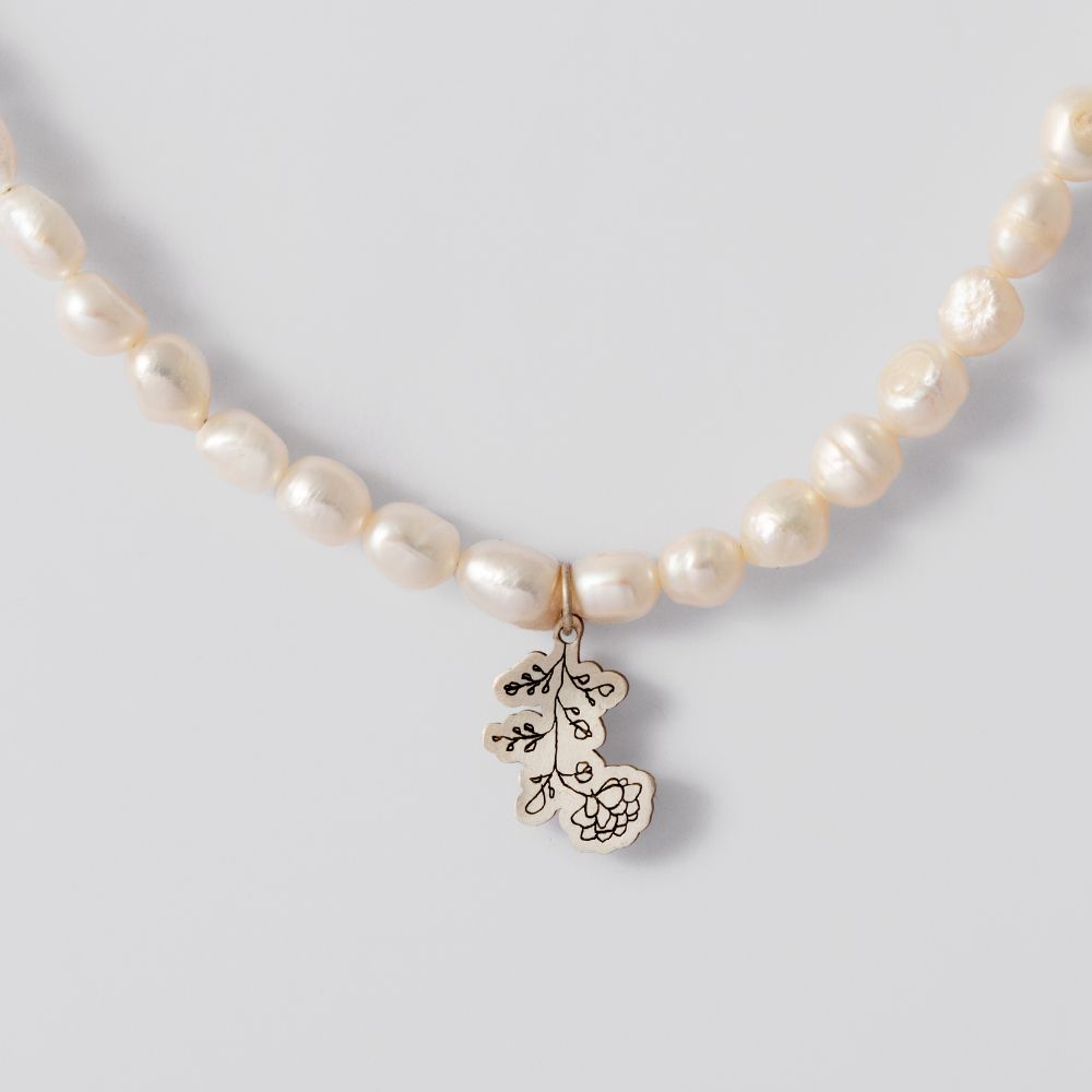 Picture of white flower necklace