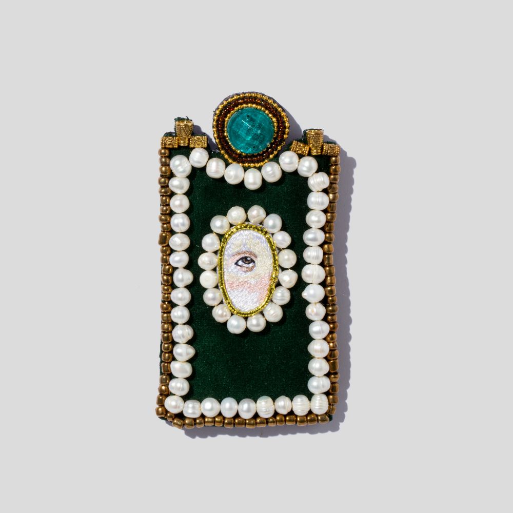 Picture of Green eye brooch