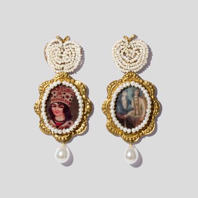 Picture of Women's earring apple and Qajar frame