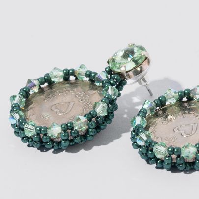 Picture of  Women's earrings with bright green stone and 5 riyals coin