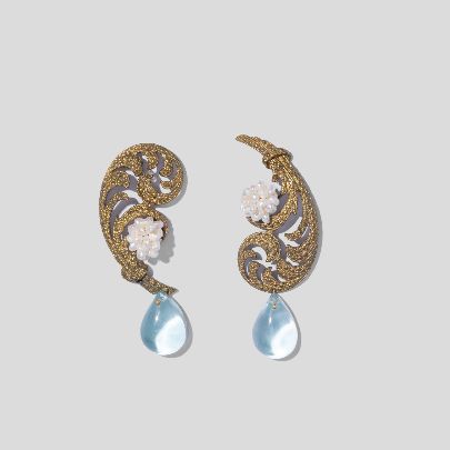 Picture of  Women's teardrop earrings with blue stone