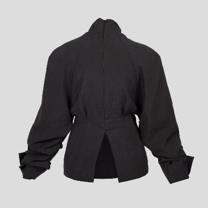 Picture of black blouse with pleat