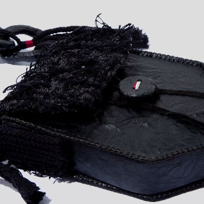 Picture of Black macrame clutch