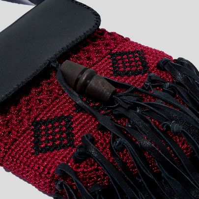 Picture of Red macrame clutch