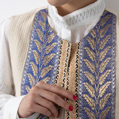 Picture of Cream and purple embroidered stripe vest