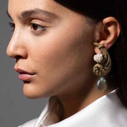 Picture of  Women's teardrop earrings with blue stone