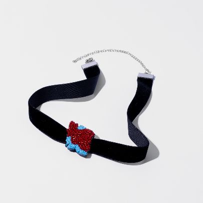 Picture of Iran women's red and blue choker