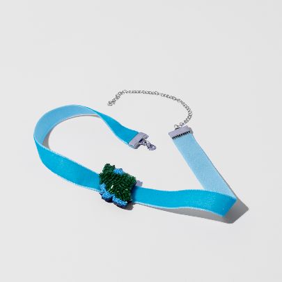 Picture of Iran women's green and blue choker