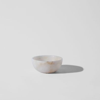 Picture of Bright alabaster bowl