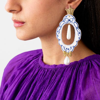 Picture of Women's ceramic and pearl earrings