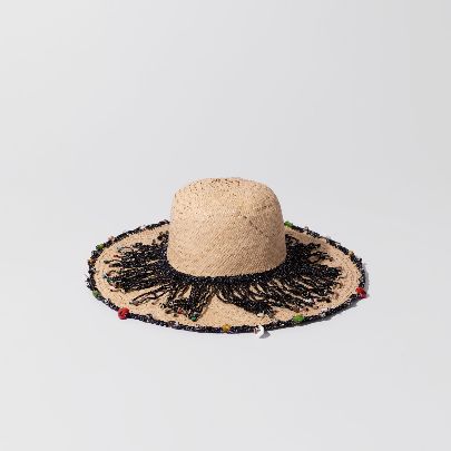 Picture of A straw hat with roots