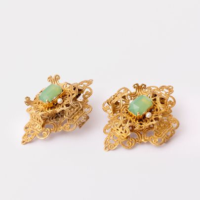 Picture of Women's diamond earrings with green stone