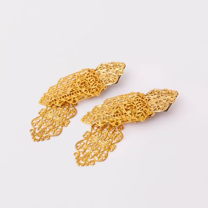 Picture of Women's long gold leaf design earrings