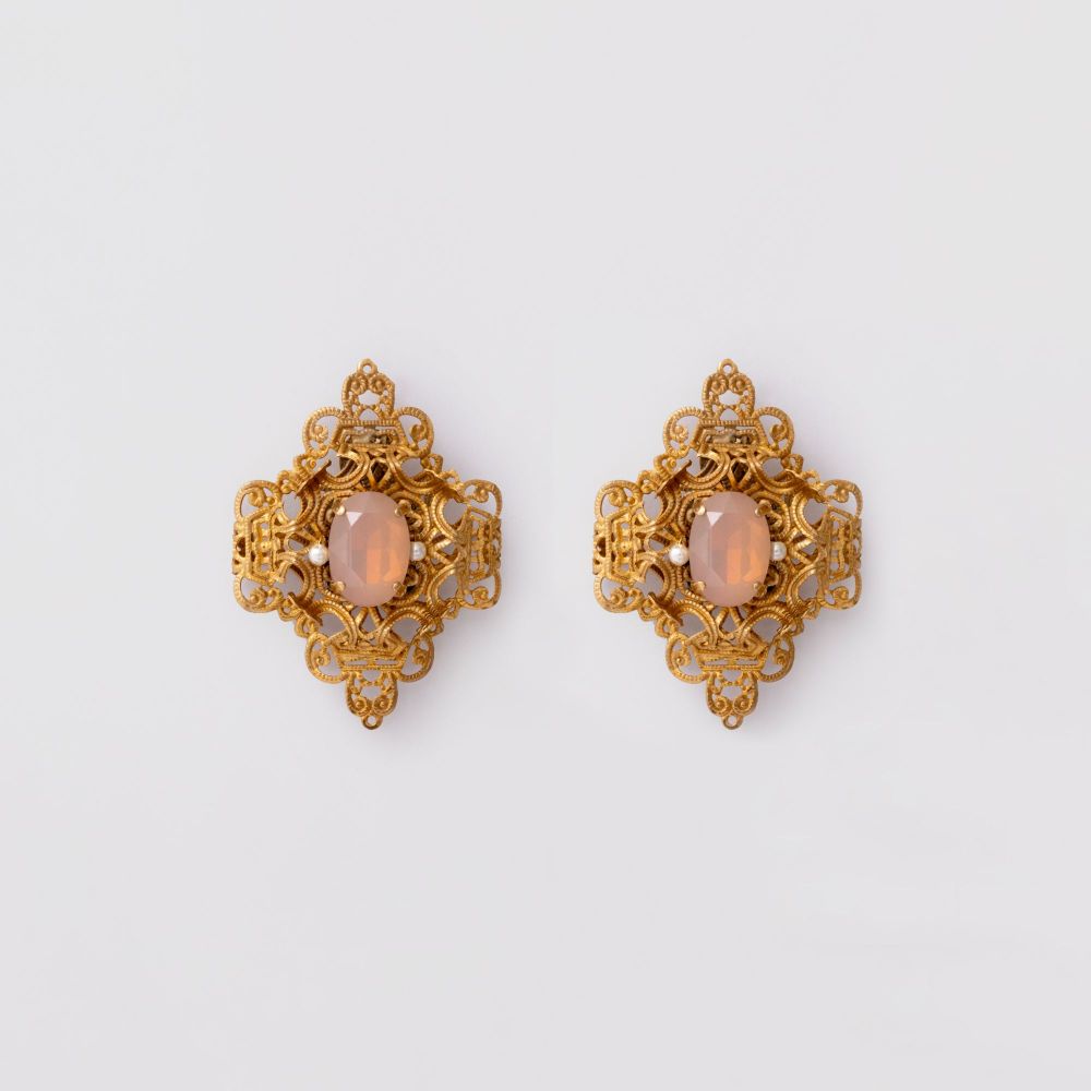 Picture of Women's diamond earrings with pink stone