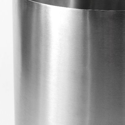 Picture of Cylindrical pot made of stainless steel without wheel rim