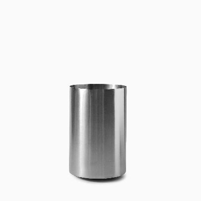 Picture of Cylindrical pot made of stainless steel without wheel rim