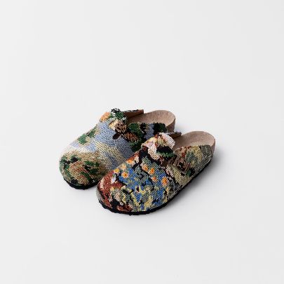 Picture of Front Closed Goblin Pattern sandal