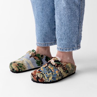 Picture of Front Closed Goblin Pattern sandal