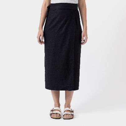 Picture of black linen women's skirt