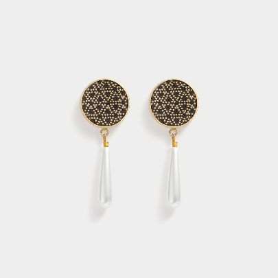 Picture of Women's earrings with brass and golden black(pearls)