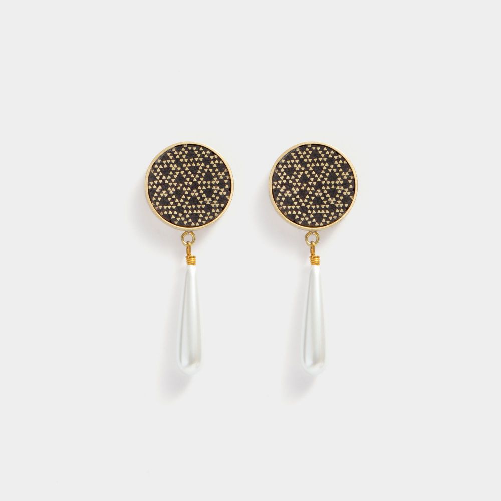 Picture of Women's earrings with brass and golden black(pearls)