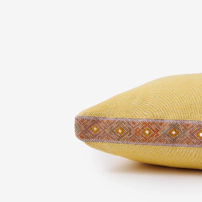 Picture of Light cushion with yellow border