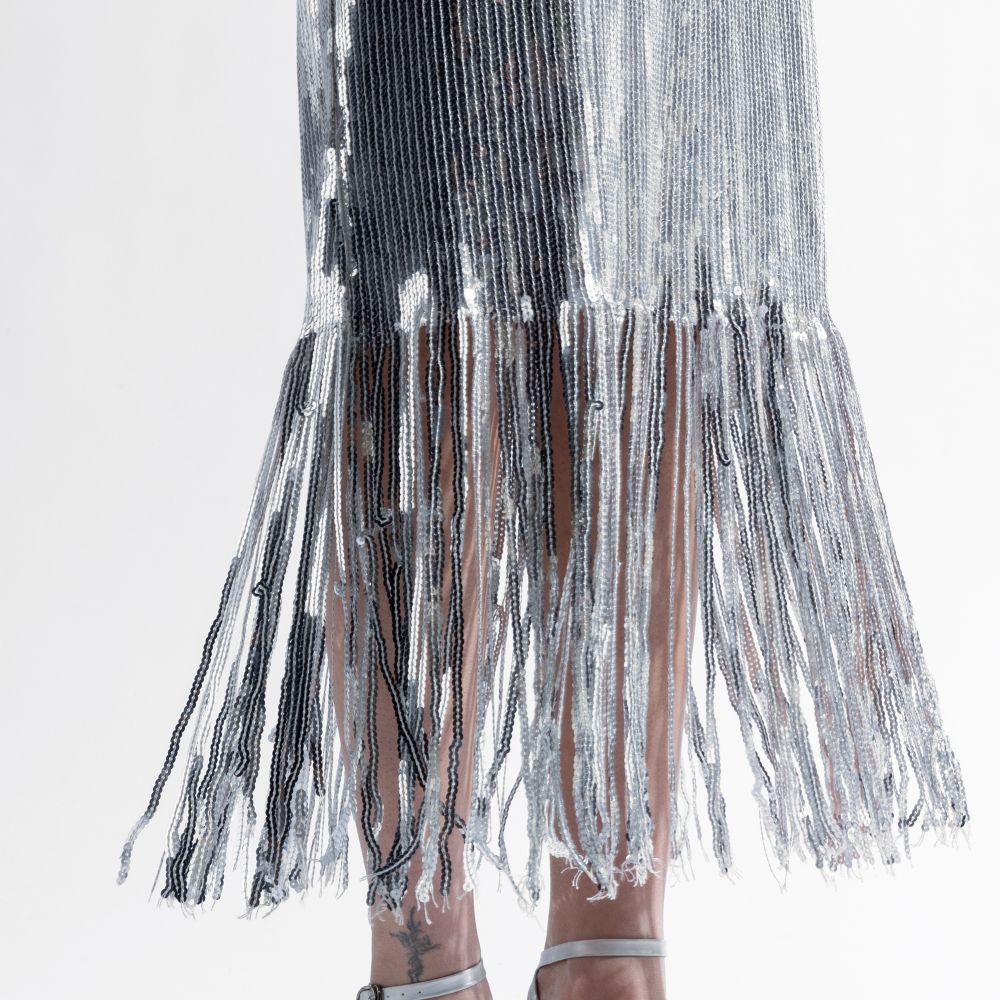 Picture of silver-rooted sequin skirt