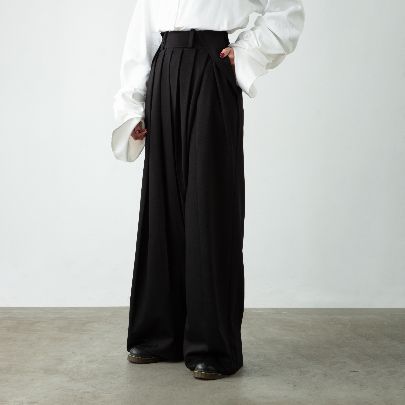 Picture of Side pleated pants 