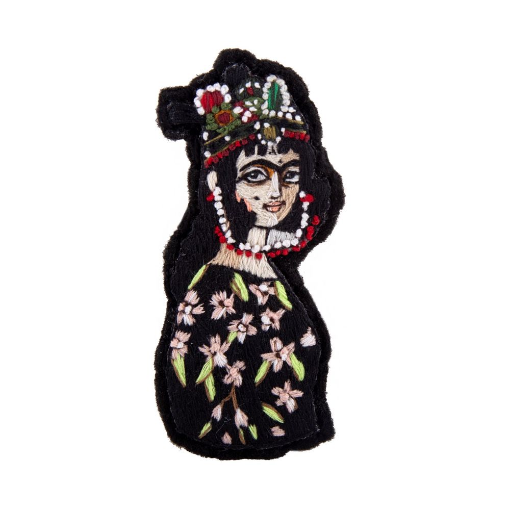 Picture of black dressed khatoon pin