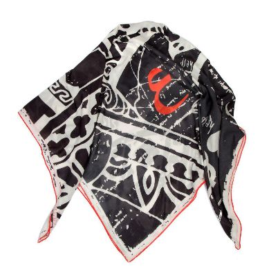 Picture of queen of hearts scarf