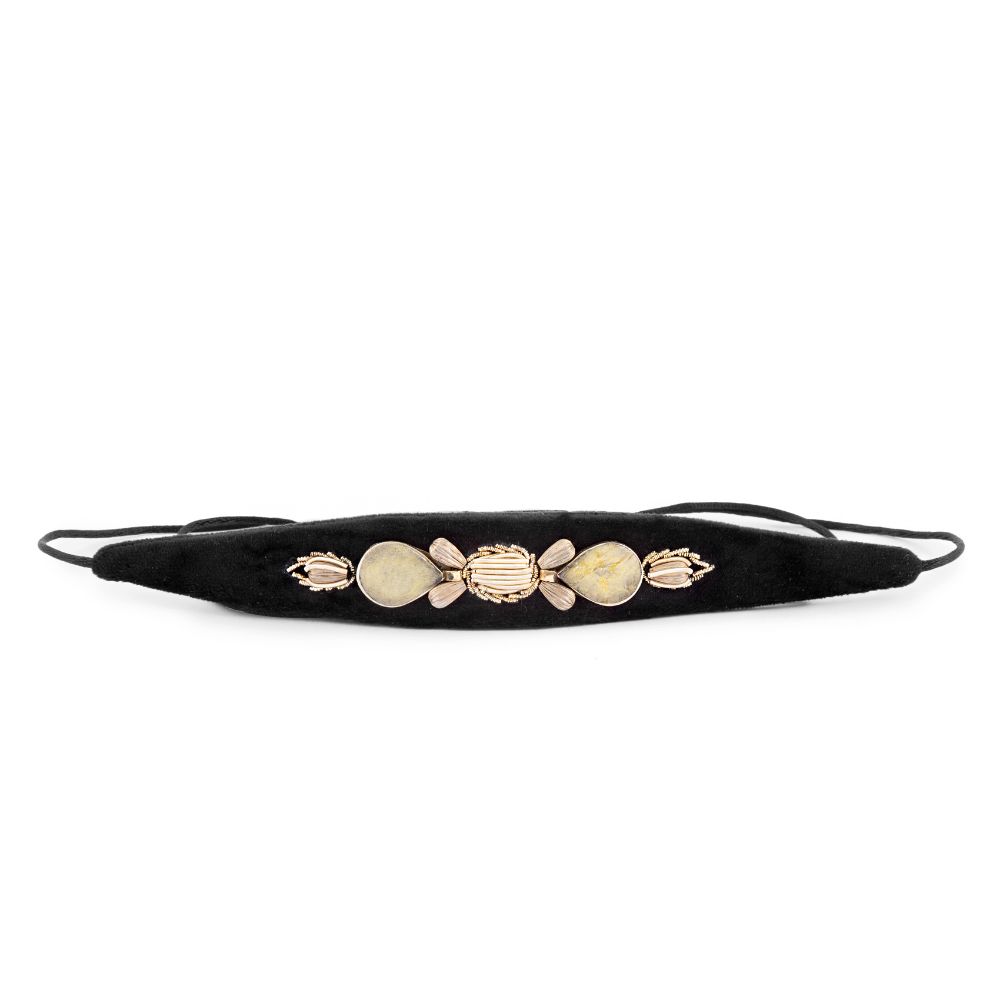 Picture of black velvet choker