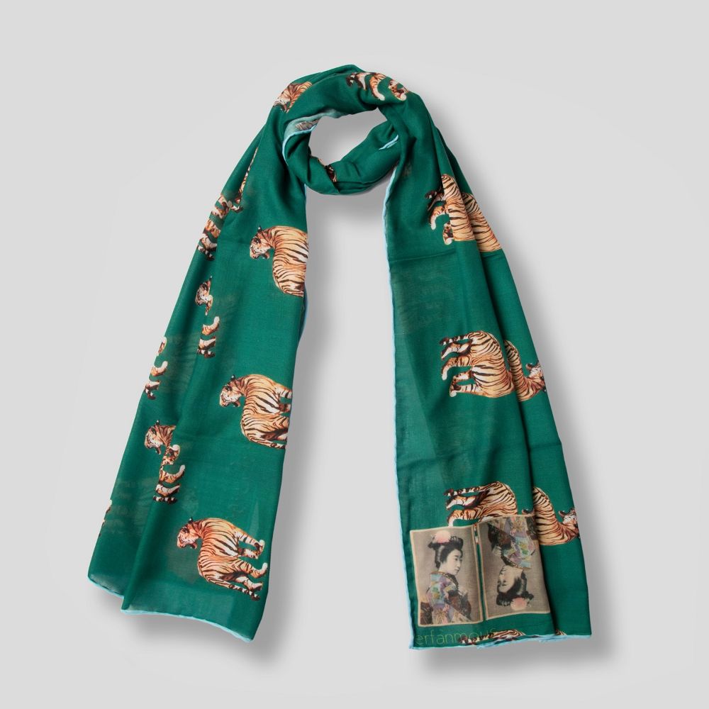 Picture of tiger scarf