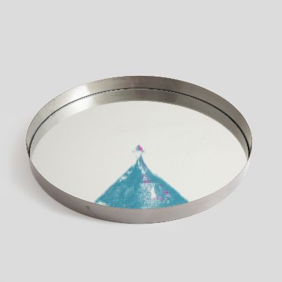 Picture of mirror tray with triangle pattern