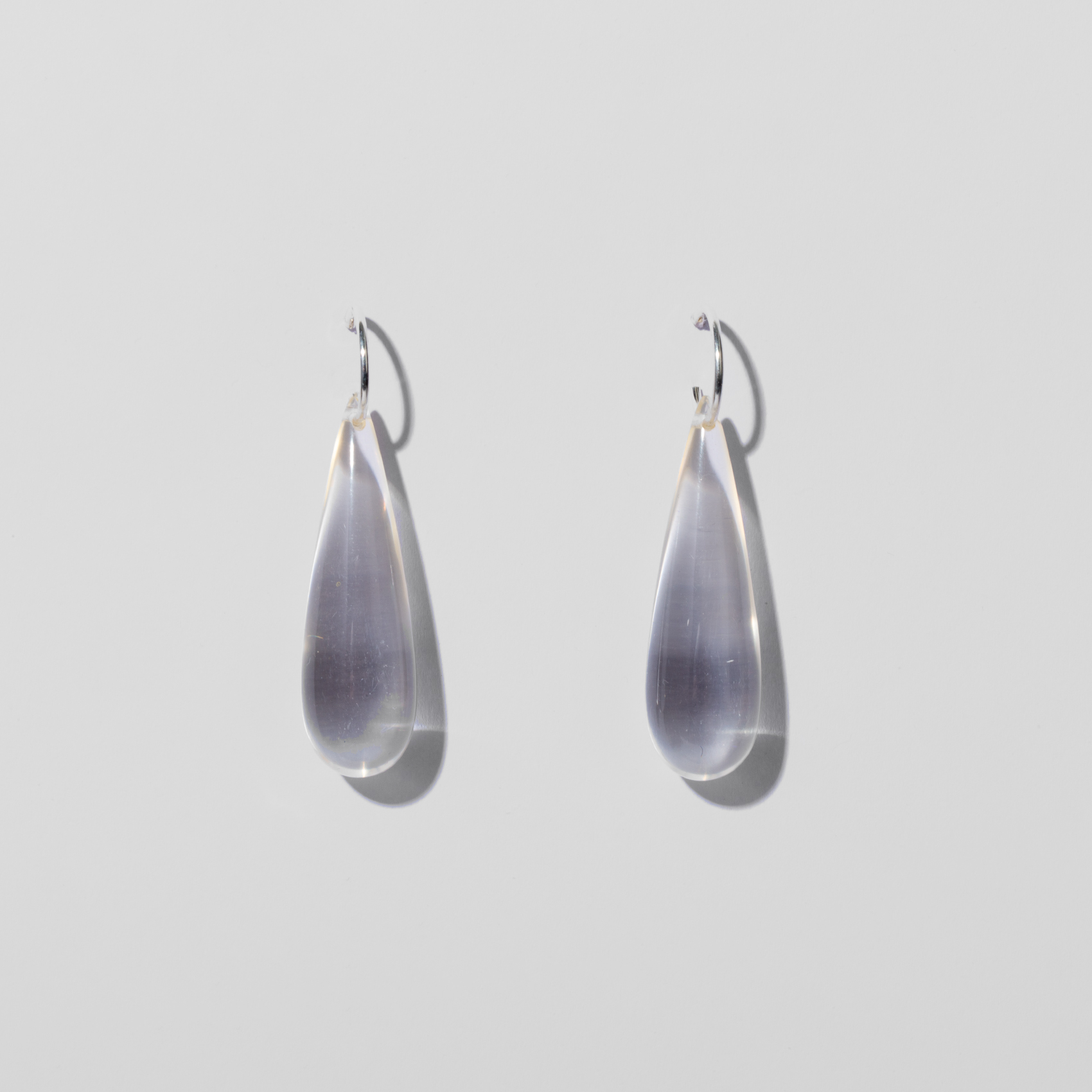 Picture of Large colorless  drop resin earrings