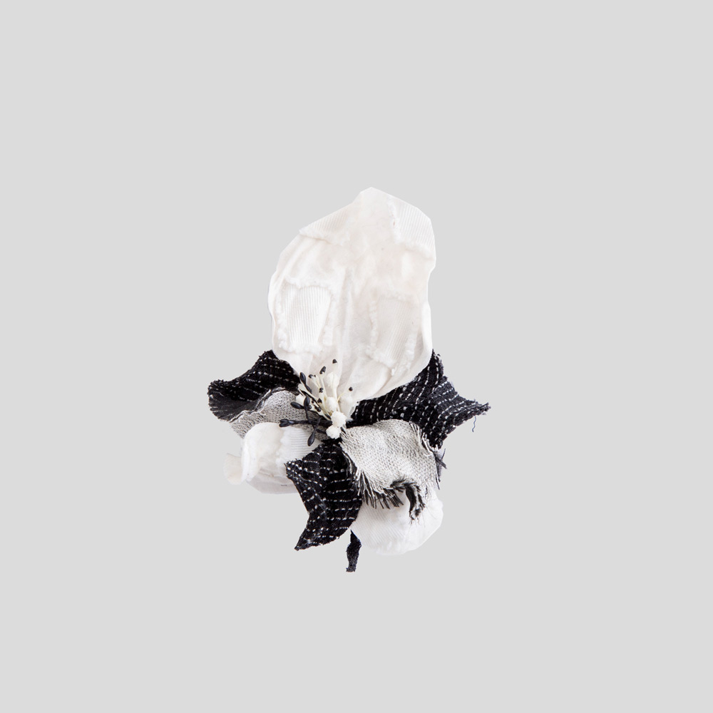 Picture of Laam flower brooch