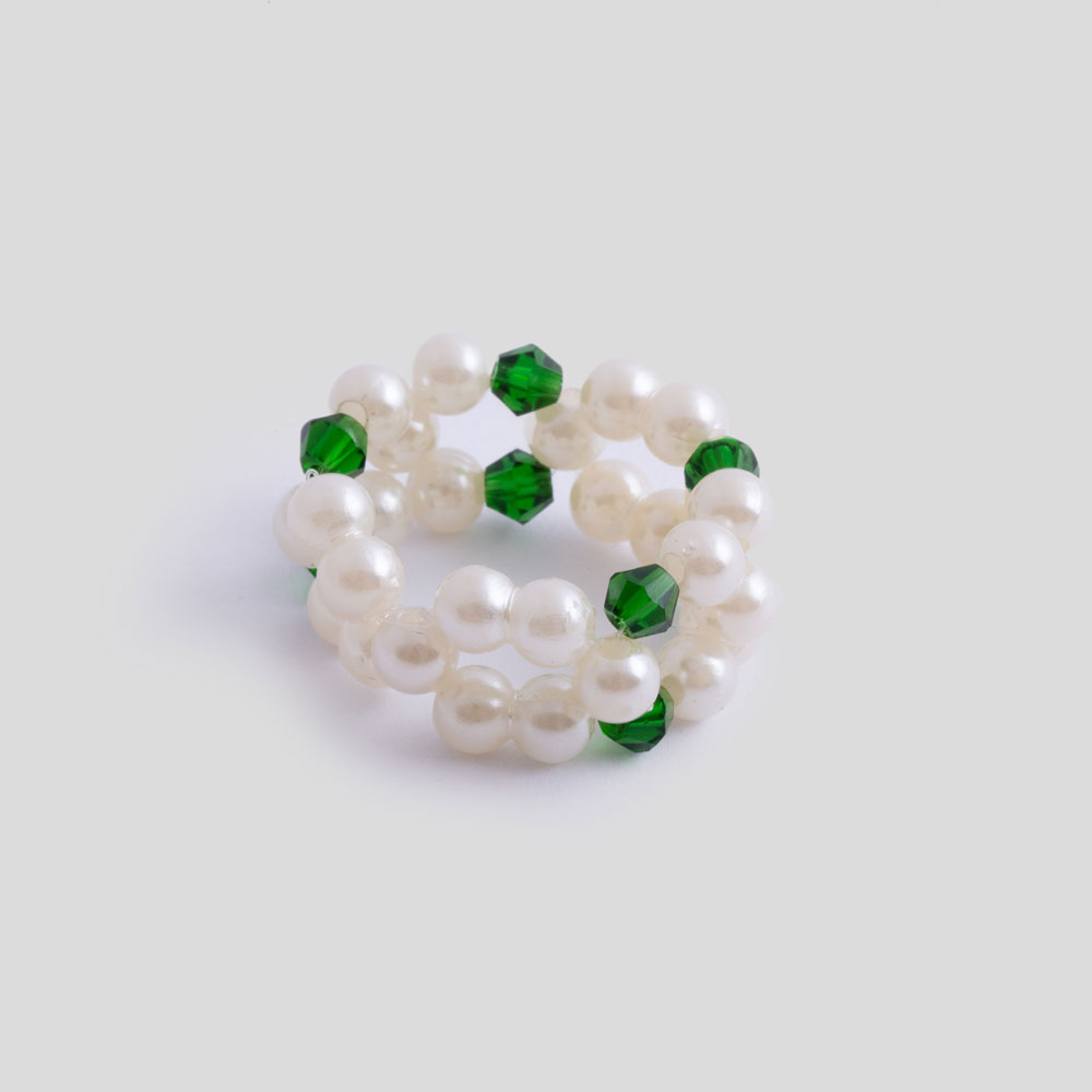 Picture of Pearl ring with green beads