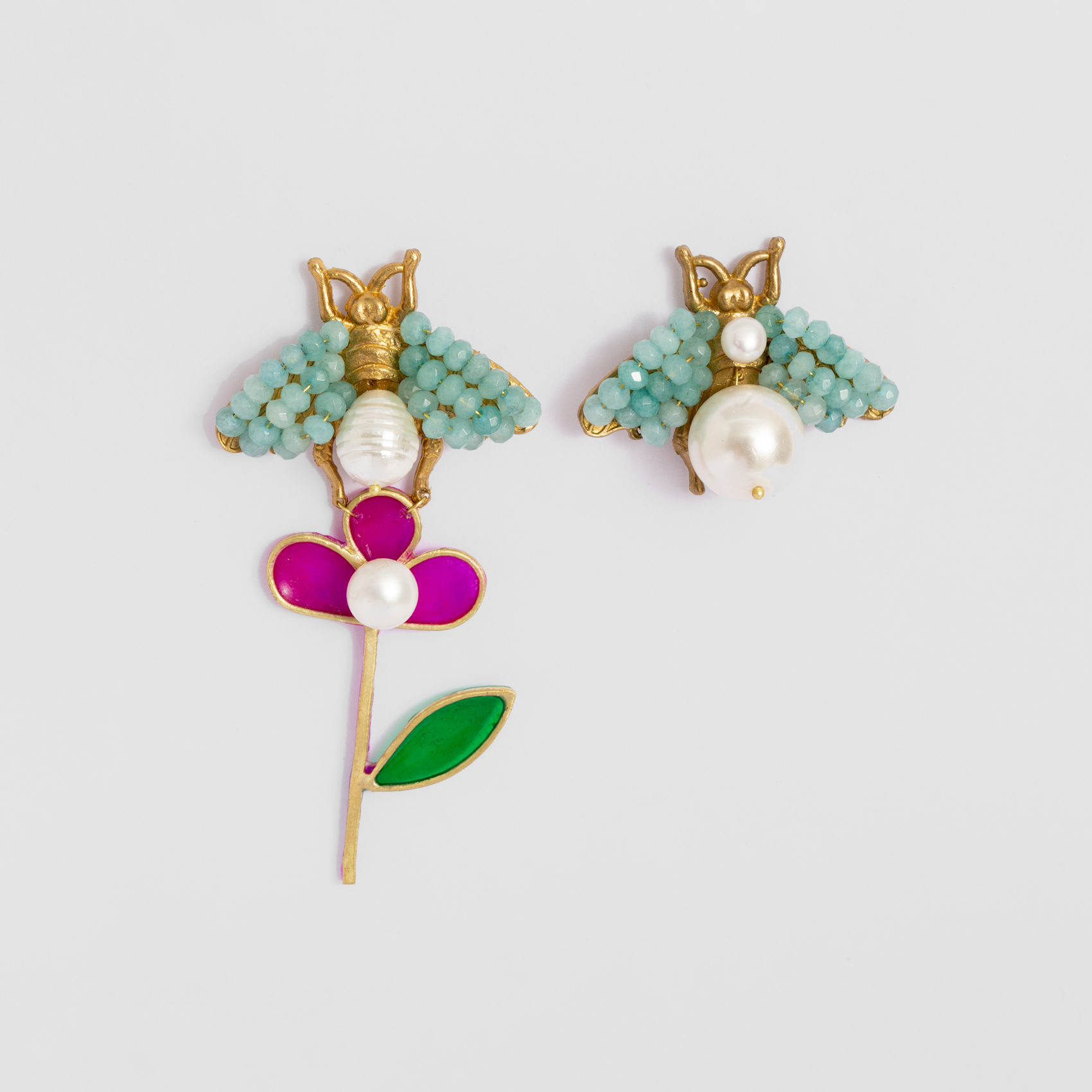 Picture of Women's earrings with pearls and flowers