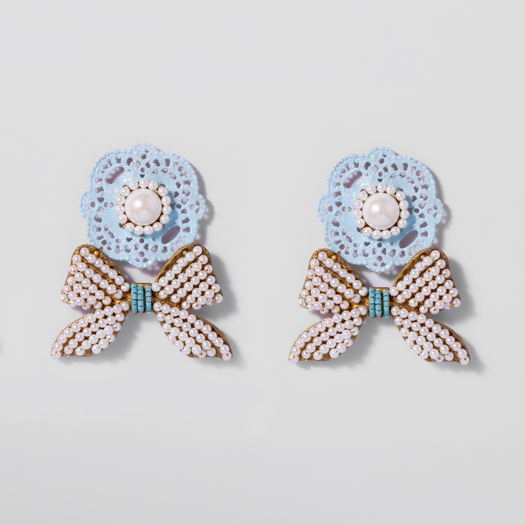 Picture of  Women's earrings with blue net and bow