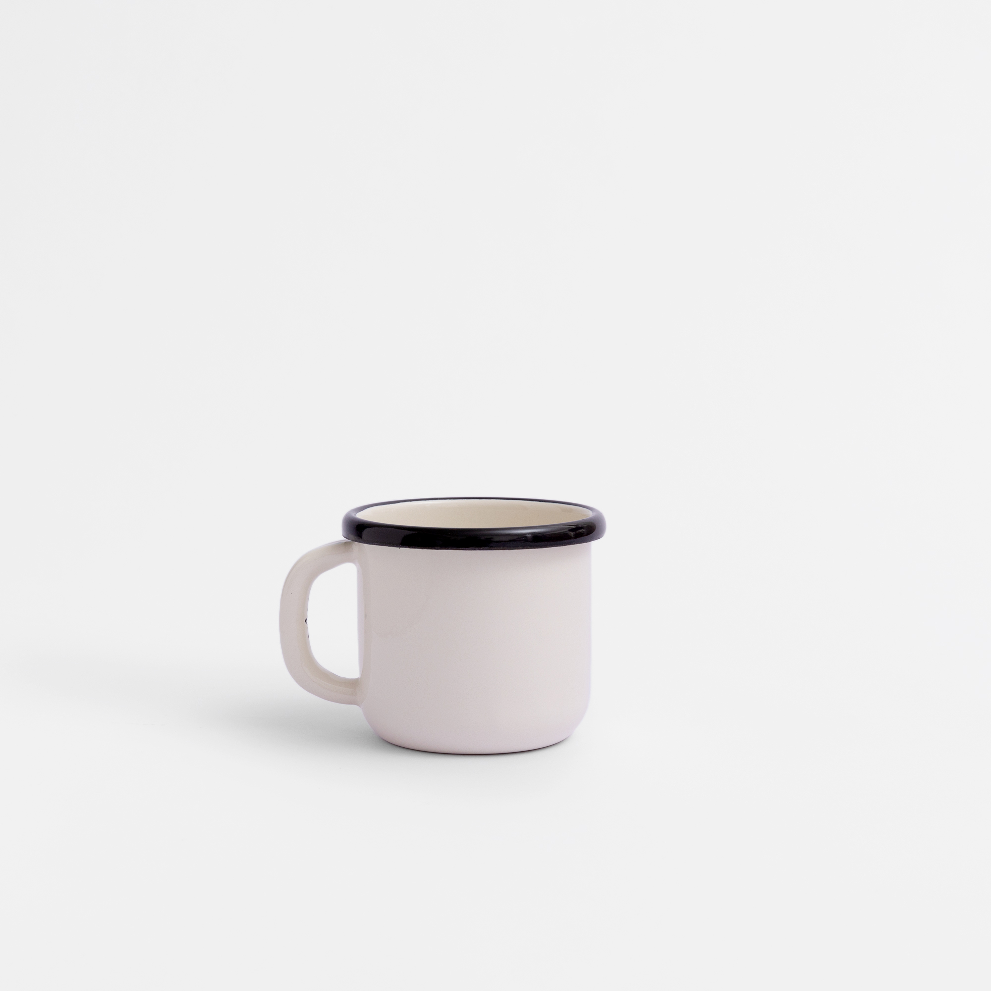 Picture of D42 medium mug with round black vanilla handle