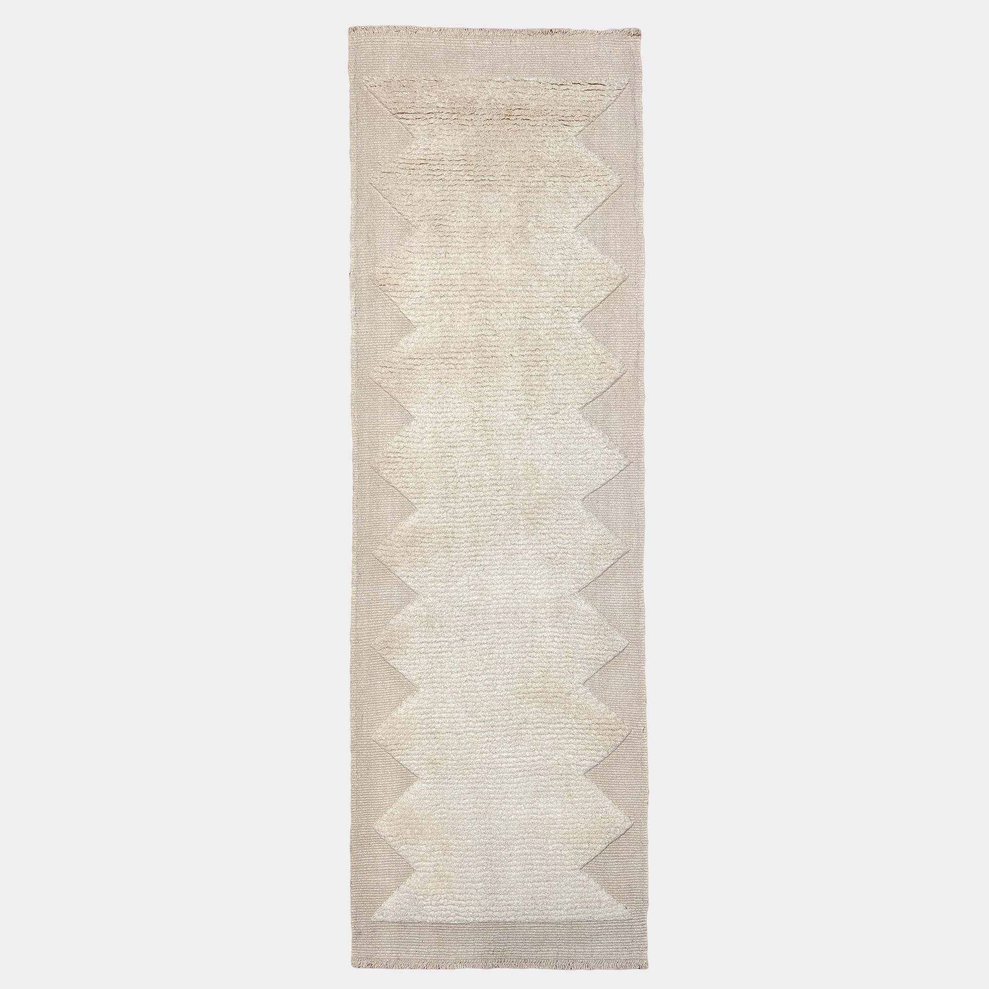 Picture of White wool rug 4