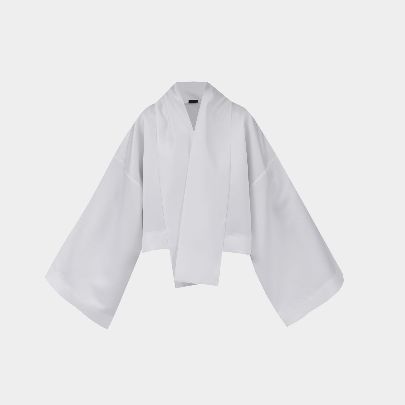 Picture of women's kimono with wide collar white